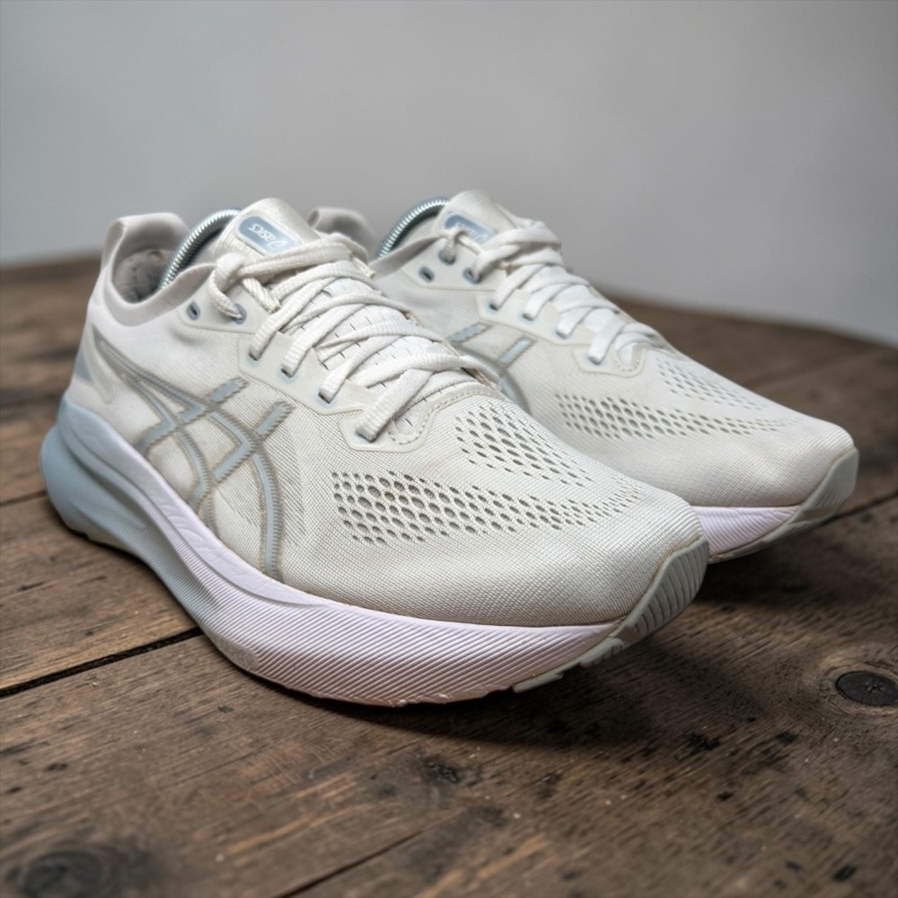 Asics Gel-Kayano 31 Womens Size 10.5 White Grey Running Shoes 1012B794